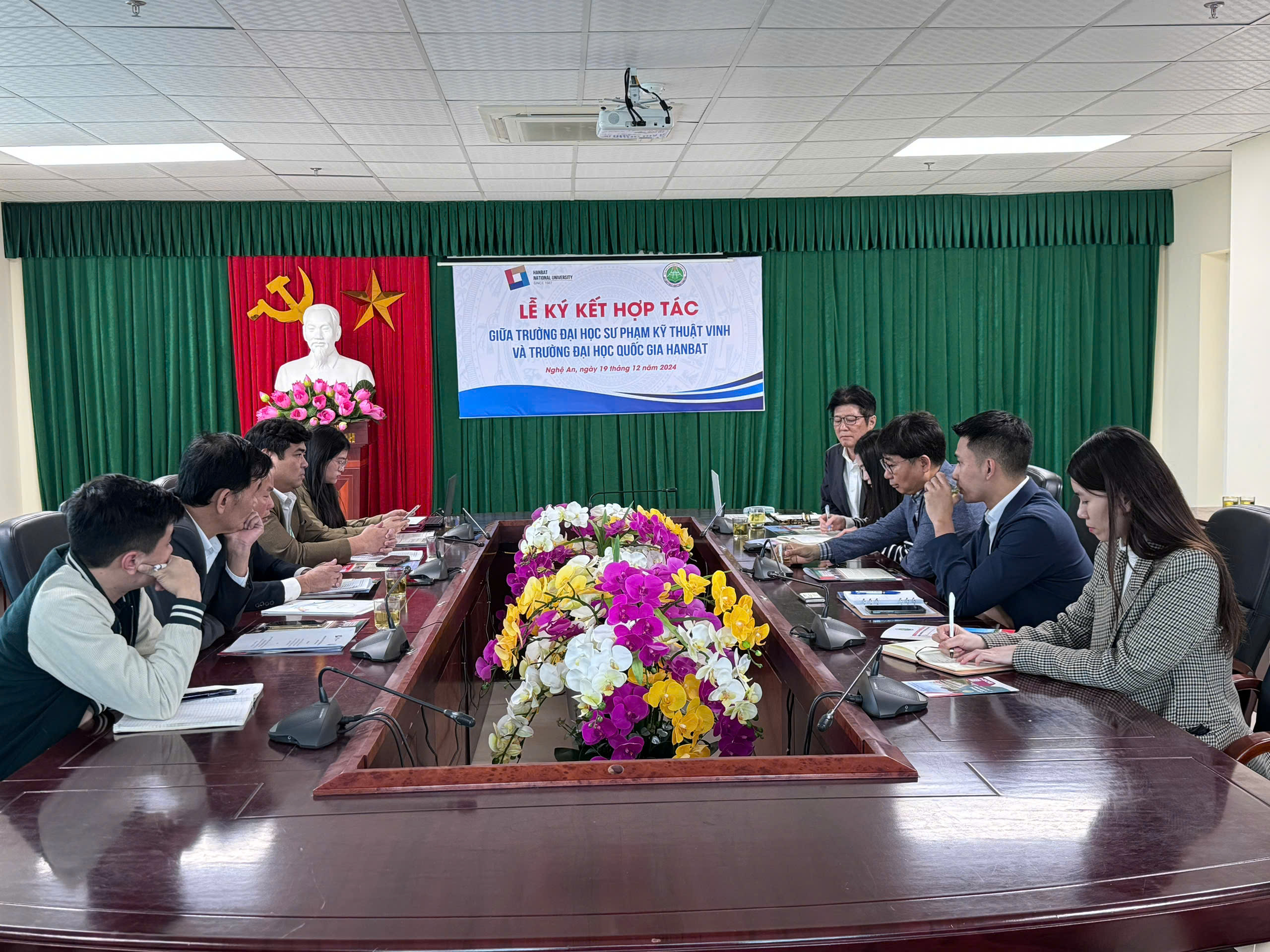 Hoạt động hợp tác đối ngoại của Trường Đại học Công nghệ Kỹ thuật Vinh